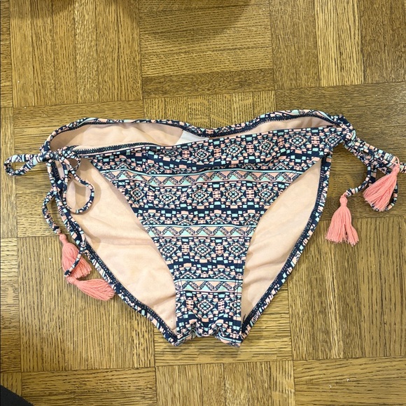 Geometric Patterned Bikini set - Picture 3 of 3